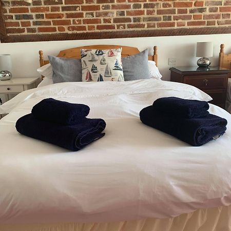 Ye Olde White Harte Hotel Burnham-on-Crouch Phòng bức ảnh