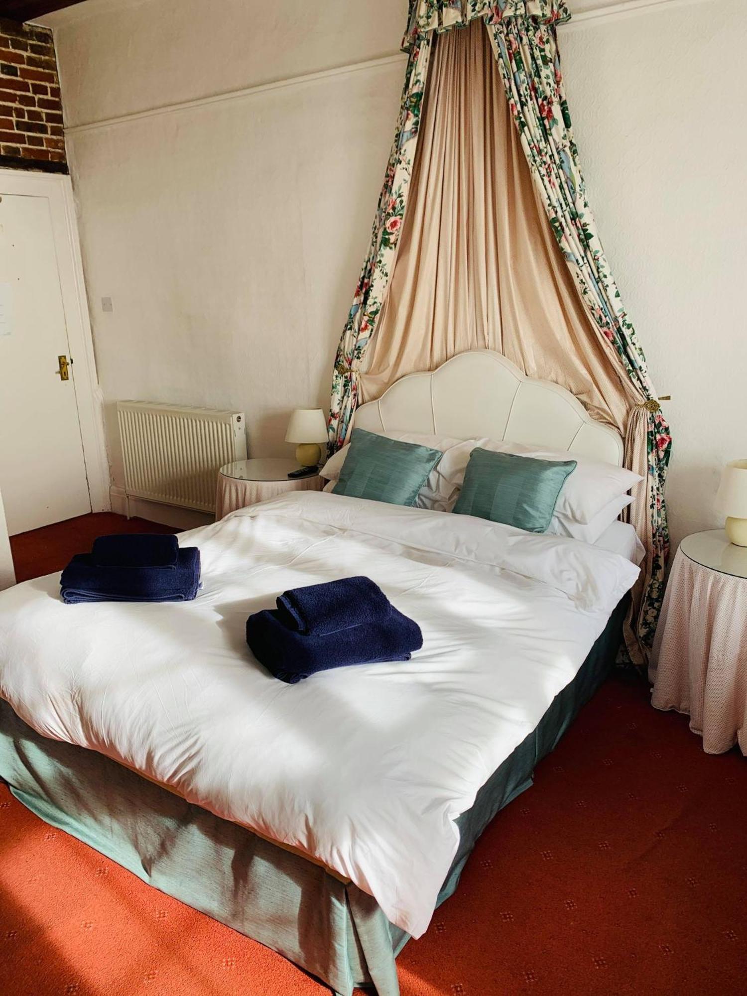 Ye Olde White Harte Hotel Burnham-on-Crouch Phòng bức ảnh