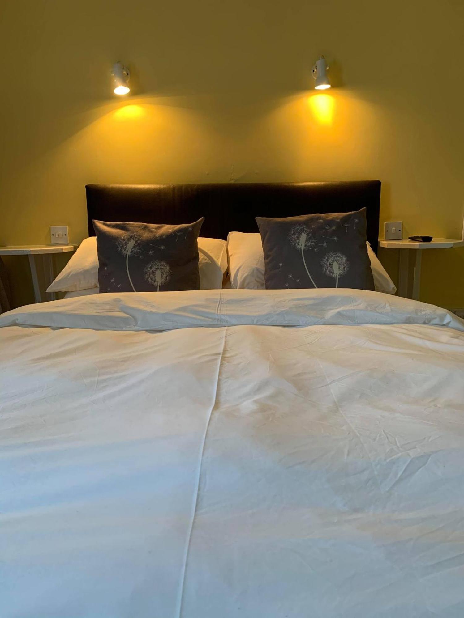 Ye Olde White Harte Hotel Burnham-on-Crouch Phòng bức ảnh
