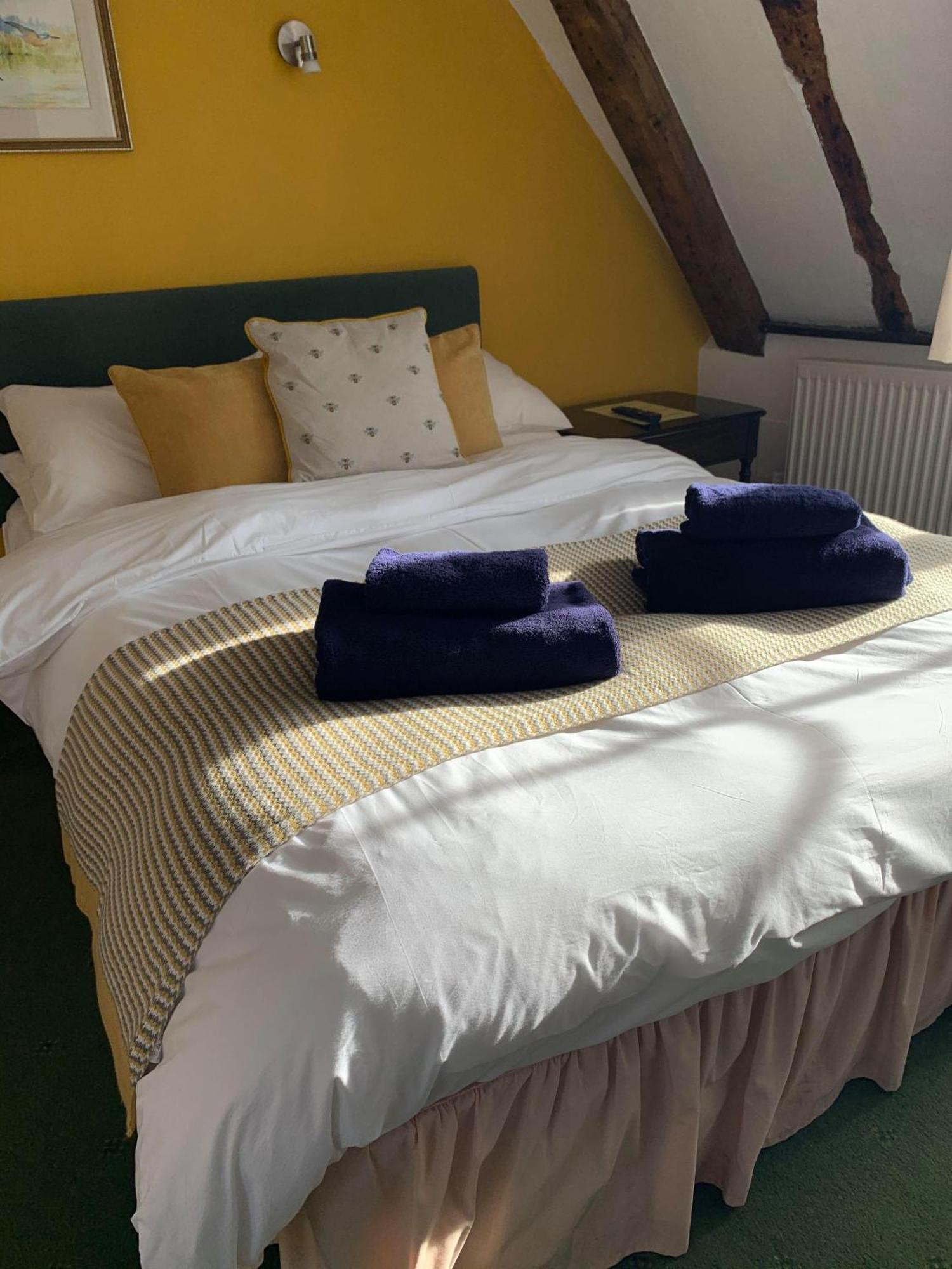 Ye Olde White Harte Hotel Burnham-on-Crouch Phòng bức ảnh