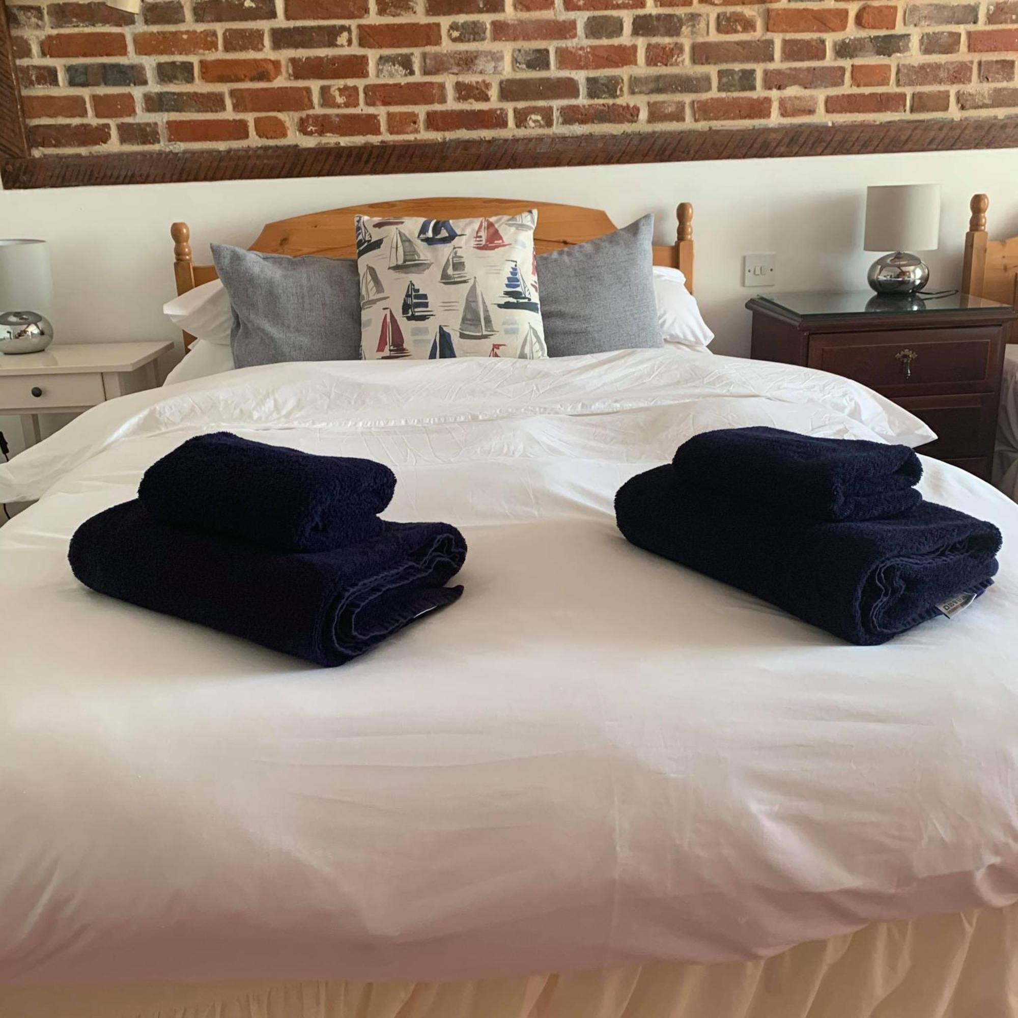 Ye Olde White Harte Hotel Burnham-on-Crouch Phòng bức ảnh