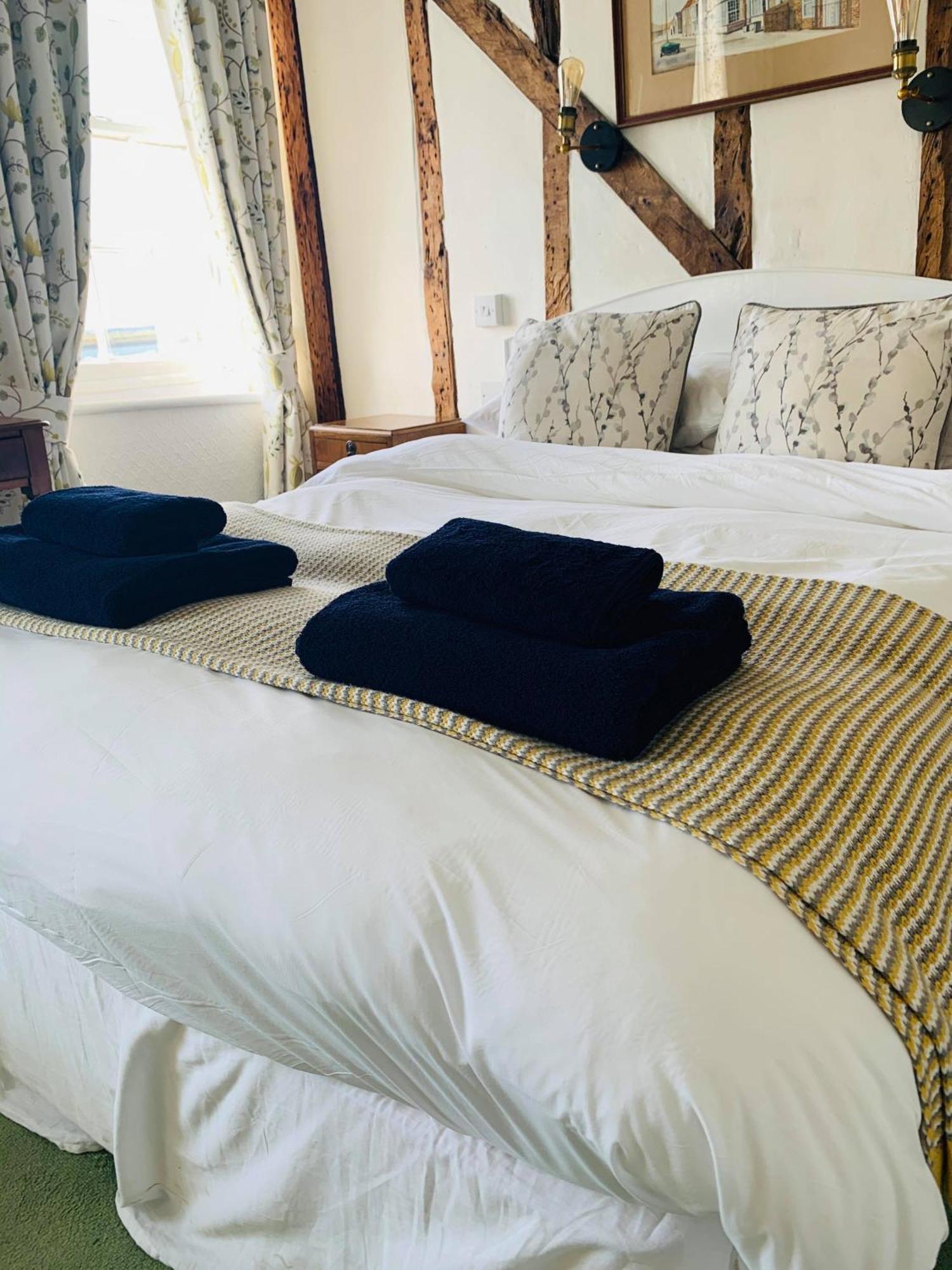 Ye Olde White Harte Hotel Burnham-on-Crouch Phòng bức ảnh